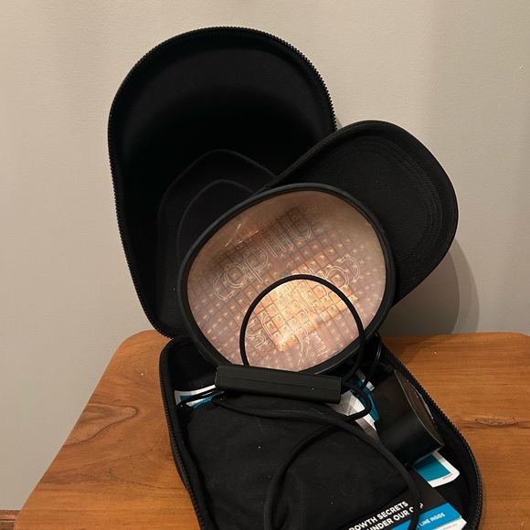 Capillus Other - Black capillus LED cap with case